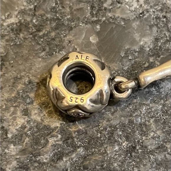 Pandora charm with ballet slippers and pink stones - Picture 2 of 3